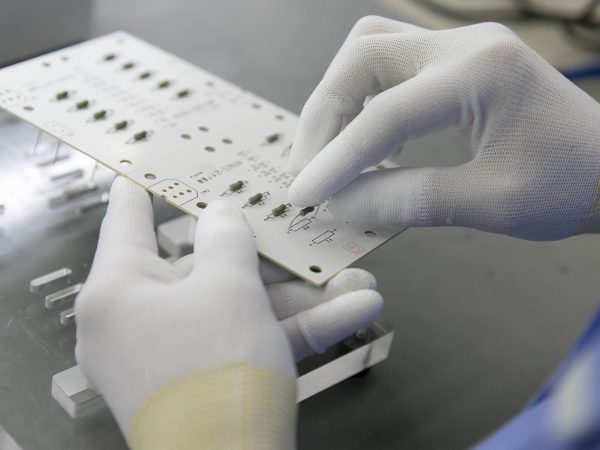 電子機器及び基板ユニット(プリント基板完成品・PCBA)の製造サービスのイメージ写真